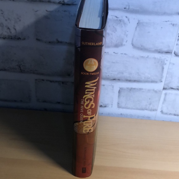 Wings of Fire #12 The Hive Queen - Picture 3 of 3